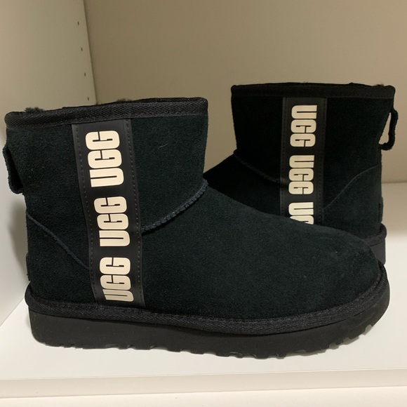 UGG Shoes - Women's UGG boots size 6M
